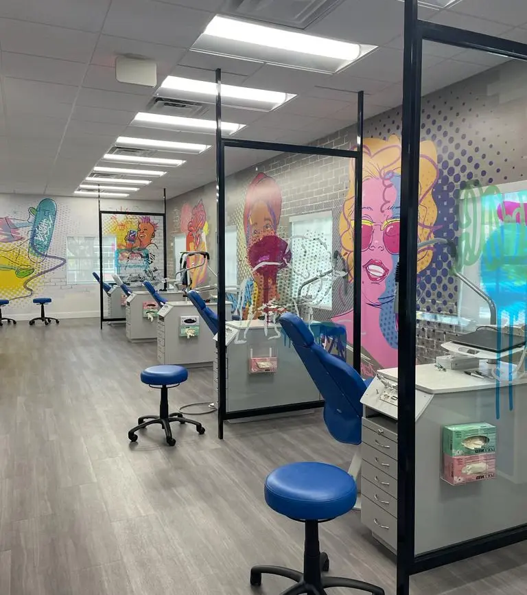 Custom Glass Partitions, Mirrors and Backpainted Glass